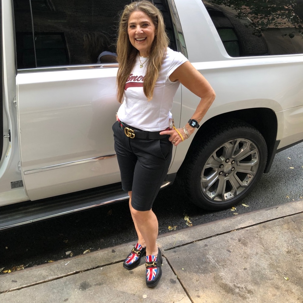 Meet your Posher, Mona